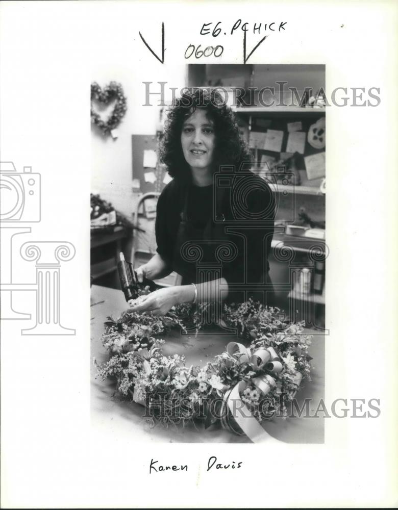 1989 Press Photo Karen Davis specialty shop owner - ora16029 - Historic Images