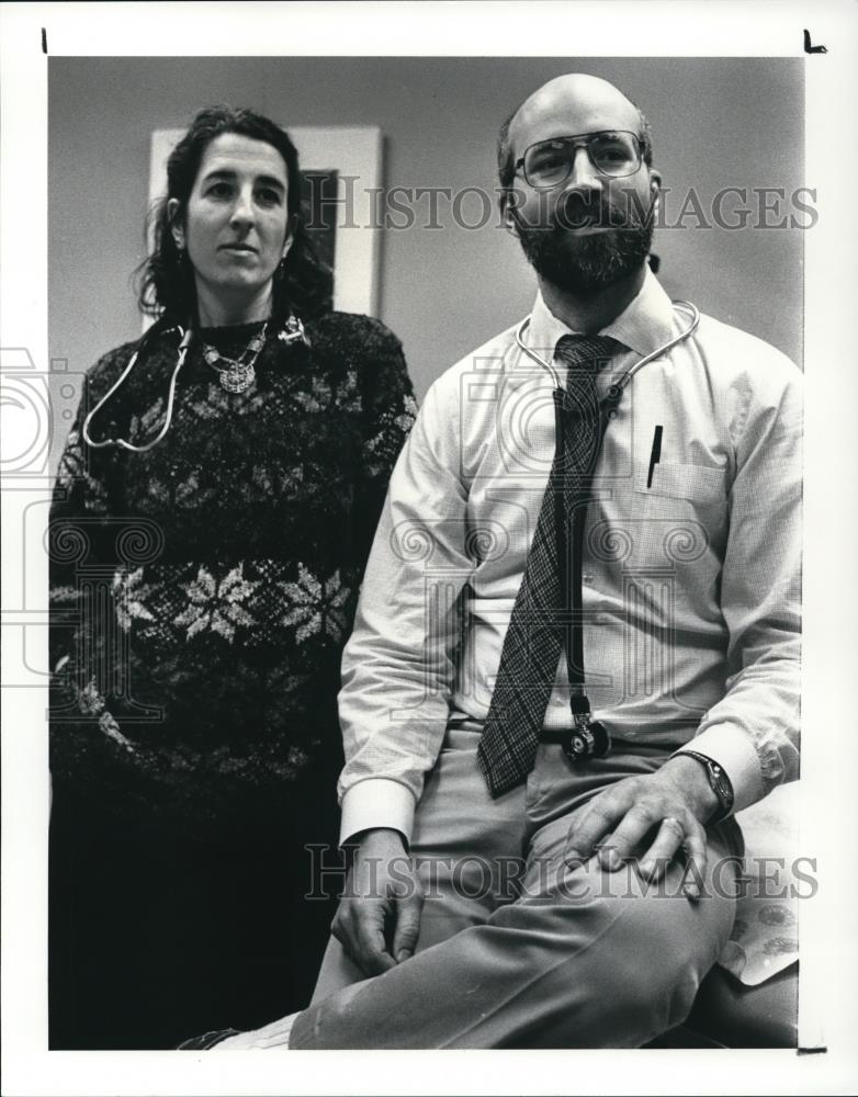 1988 Press Photo Doctors Ann B. Reichsman and Mark Lay - Historic Images