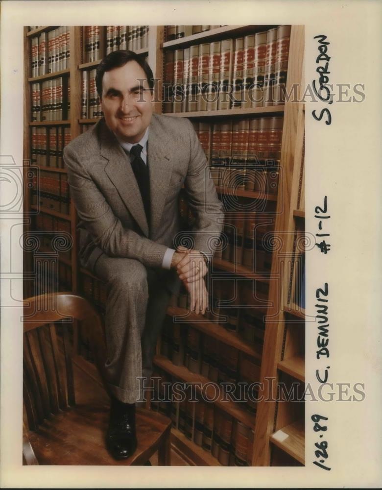 1989 Press Photo Paul DeMuniz a Salem Lawyer. - ora16233 - Historic Images