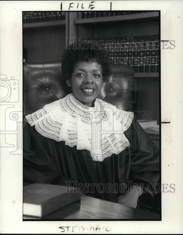 1984 Press Photo Stephanie Tubbs Jones Candidate Judge Court Common Pleas - Historic Images