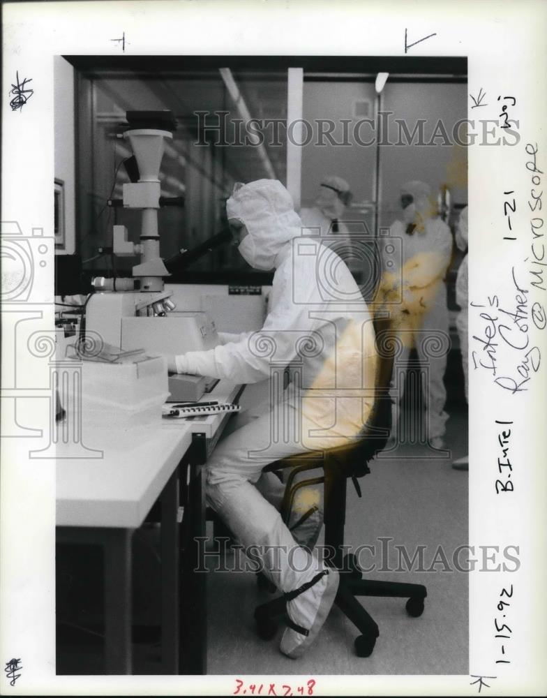 1992 Press Photo Ray Cotner, an Intel Corp. specialist in Aloha - ora34151 - Historic Images