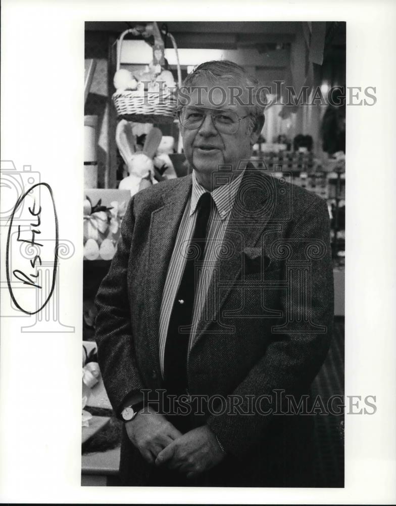 1990 Press Photo Bill Malley, candy store operator - Historic Images