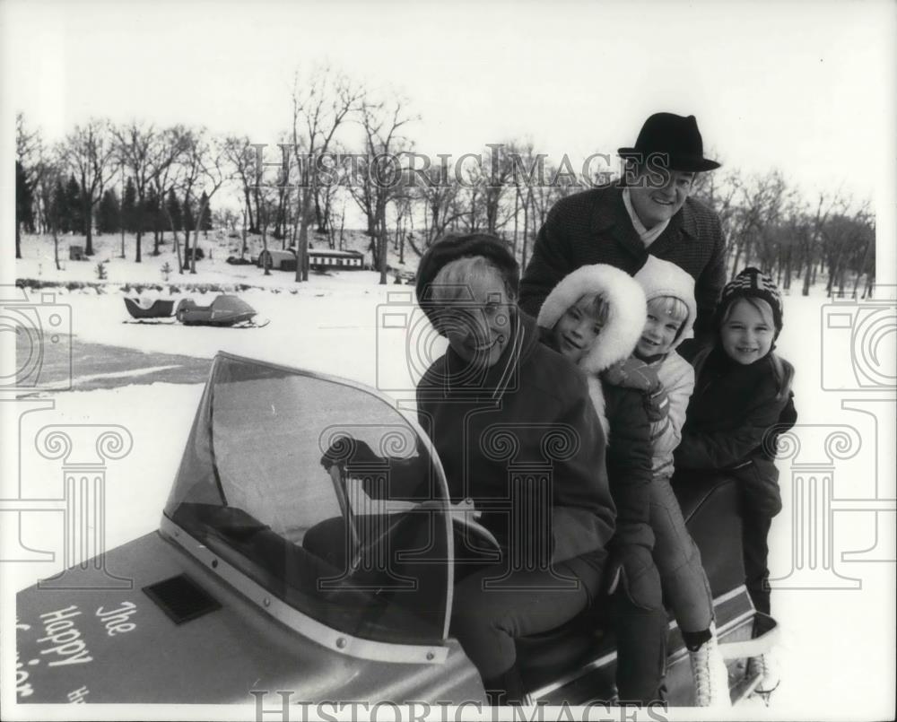 Press Photo Vice President Herbert Humphrey Muriel daughters Vicky Amy Jill - Historic Images