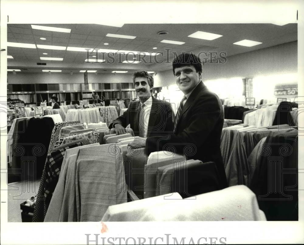 1988 Press Photo President Alan Rosskamm &amp; Robert Norton, senior vice president - Historic Images