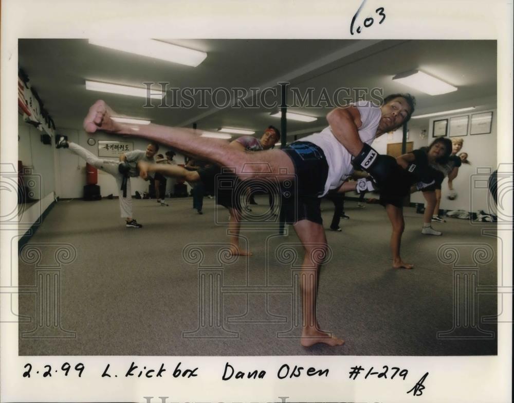 1999 Press Photo Kick Boxing Physical Fitness - ora37579 - Historic Images