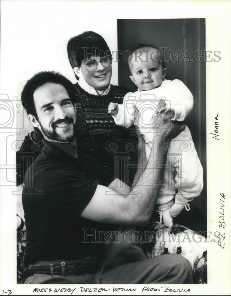 1992 Press Photo Michael and Wendy Deizer with daughter Hanna - ora16203 - Historic Images