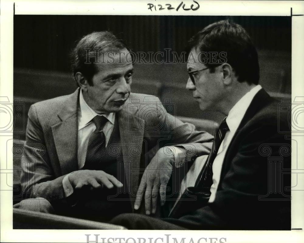 1990 Press Photo Fred Pizzedaz and his lawyer, John Pyle - 695 - Historic Images