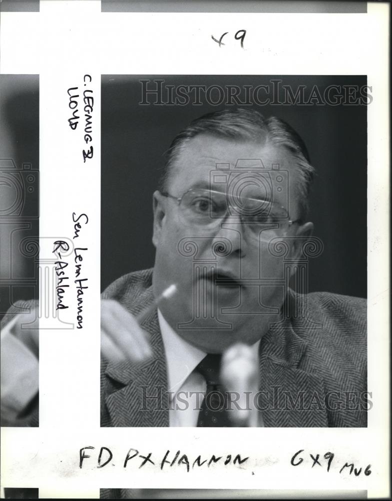 1993 Press Photo Sen Lenn Hannon, R-Ashland, during deliberation of a bill - Historic Images