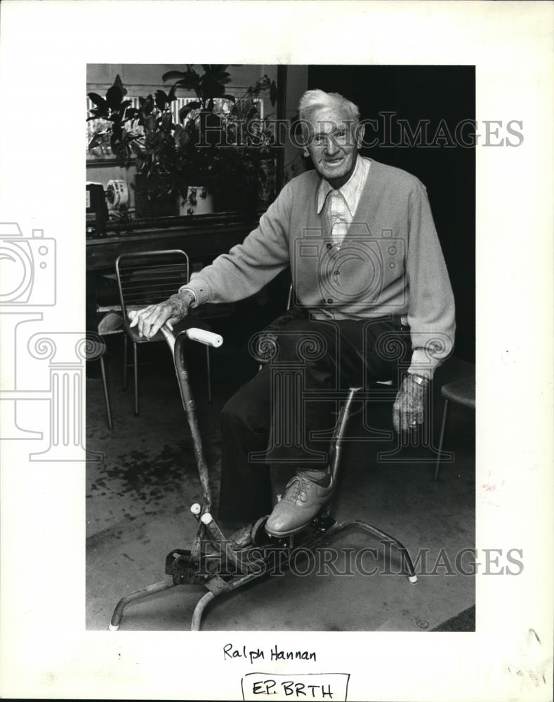 1987 Press Photo Hardy Hannan doing a exercies - ora32571 - Historic Images