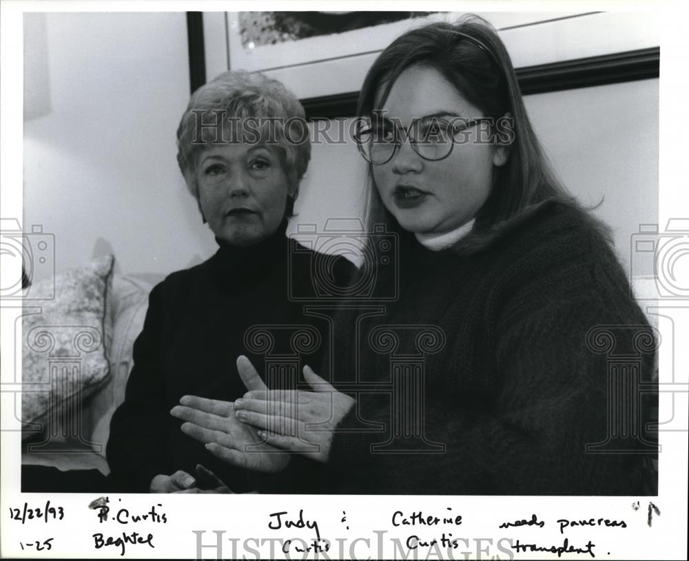 1993 Press Photo Judy Curtis &amp; Catherine Curtis needs pancreas transplant - Historic Images