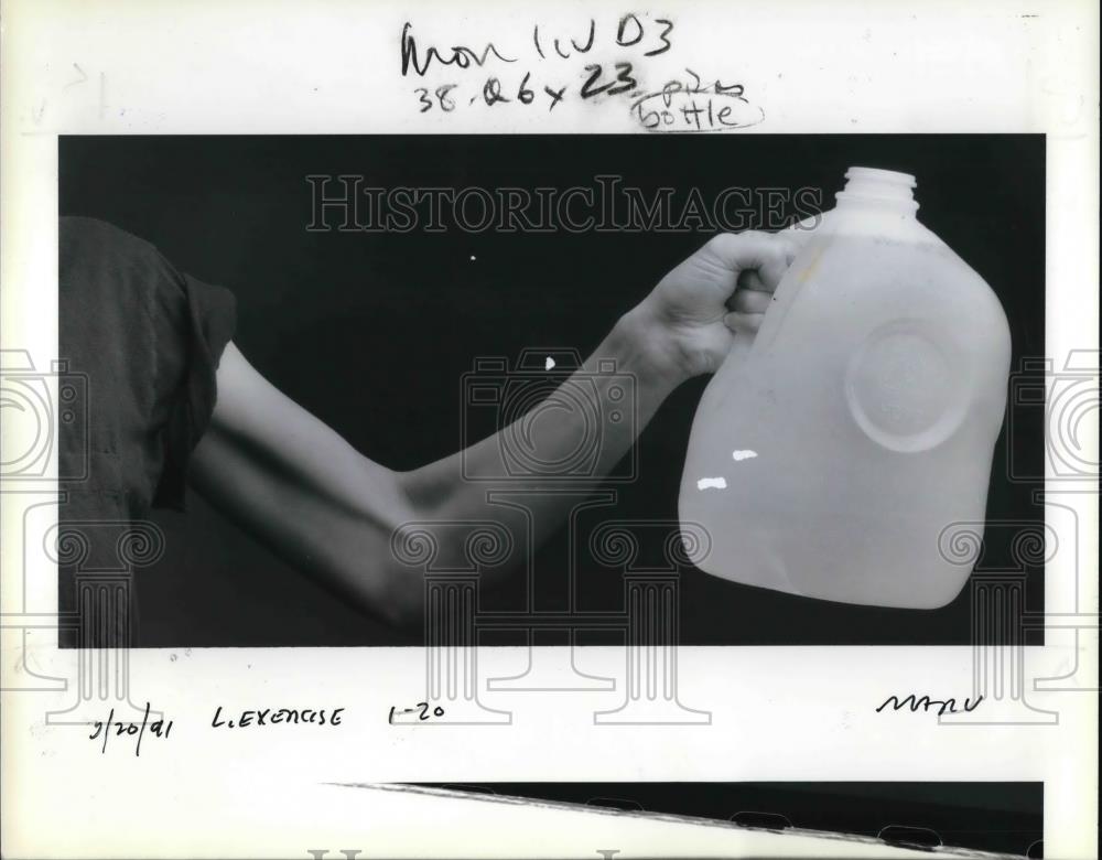 1991 Press Photo Physical Fitness Empty Bleach Bottles weight lifting - ora37566 - Historic Images