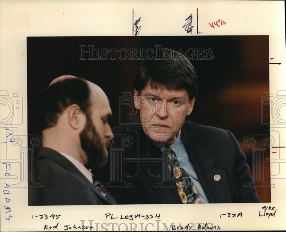 1995 Press Photo Brady Adams &amp; Rod Johnson at a meeting - ora02390 - Historic Images