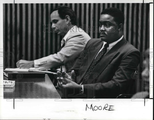 1989 Press Photo Robert Moore, six grade teacher on trial - Historic Images