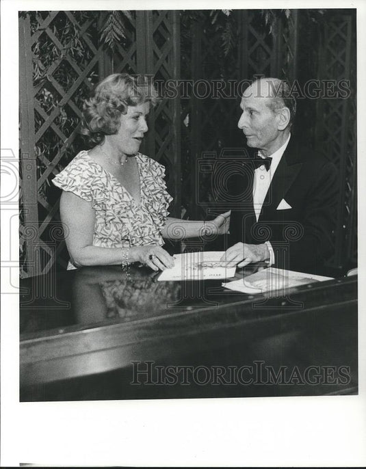 1981 Press Photo Mrgaret Bergeson & Lester Lanim The Cotillion Ball - cvp26414 - Historic Images