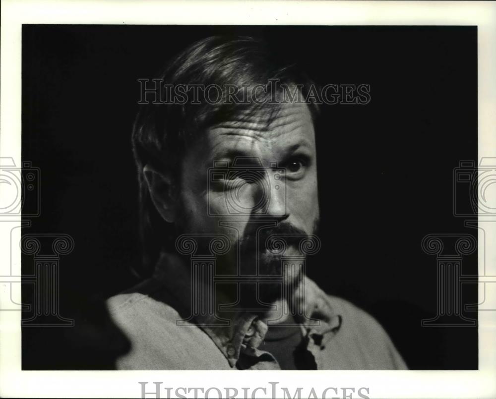 1991 Press Photo Bill Roudebush, director of Slipper on the street - Historic Images