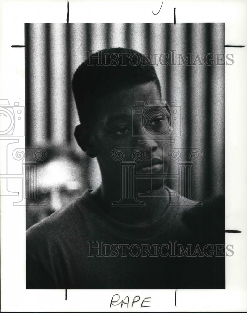 1990 Press Photo Rodrick Jones suspect accused in the rape/beating a girl - Historic Images