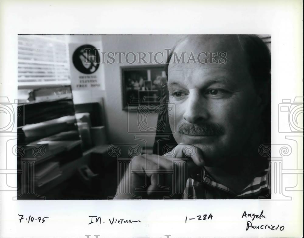 1995 Press Photo Don Helmlick - ora34488 - Historic Images