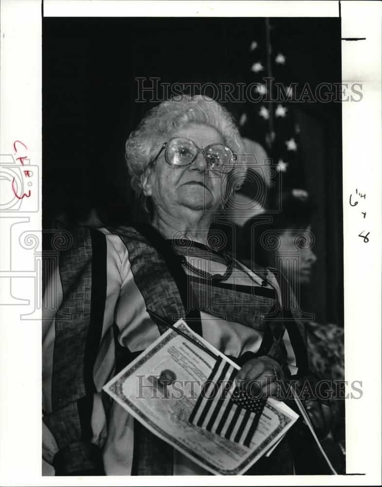 1991 Press Photo Sidi Mendlovic awaits final pledge to become US citizen - Historic Images