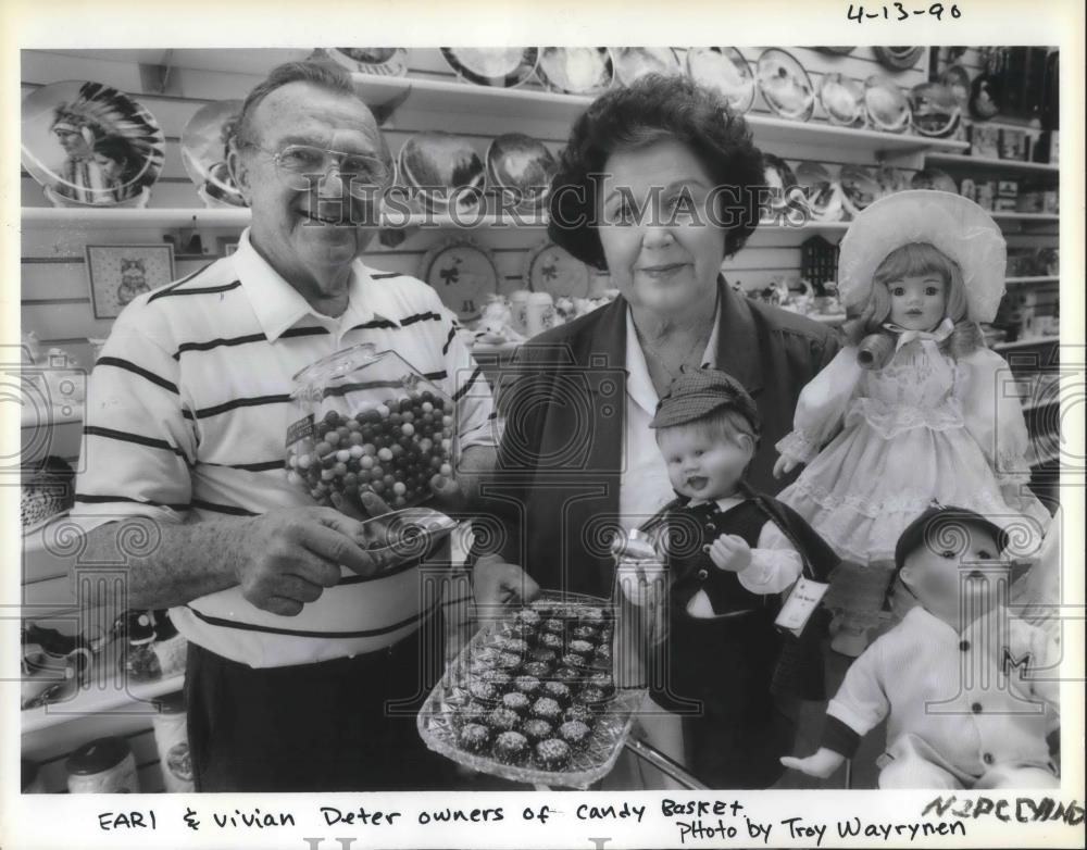 1990 Press Photo Carl &amp; Vivian Deter owners of The Candy Box - ora16751 - Historic Images