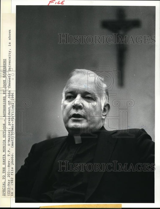 1982 Press Photo Reverend T. F. O'Malley' John Carroll University president - Historic Images