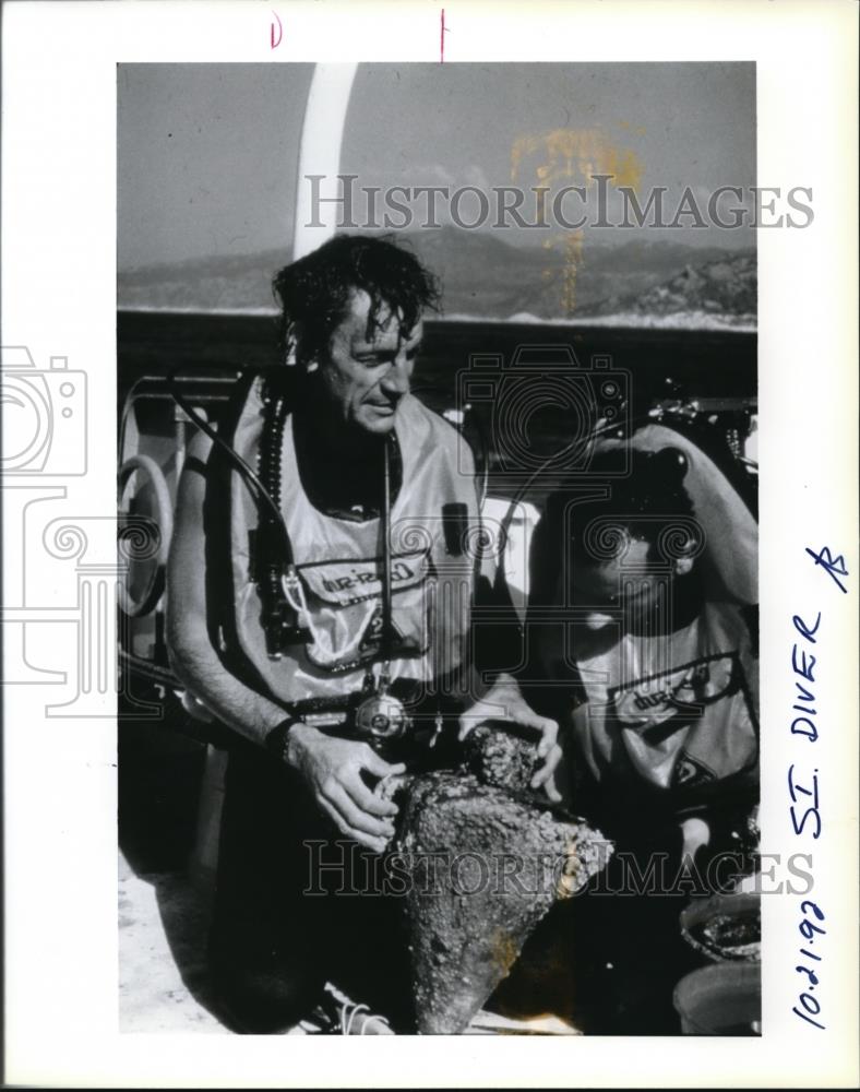 1992 Press Photo Donald A. Frey, Director for Institute of Nautical Archaeology - Historic Images