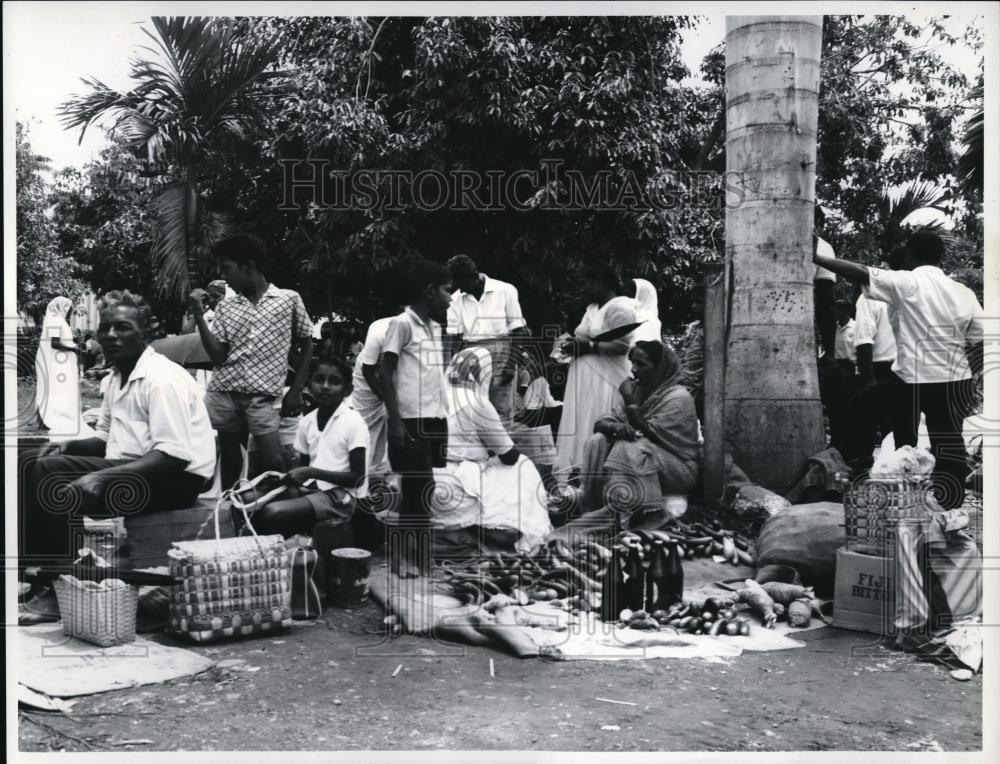 Press Photo Street Market at Fiji Islanfd Where tavellers can buy refreshment - Historic Images