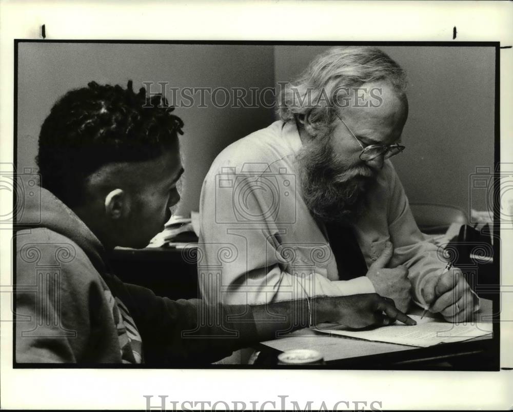 John Ranahan 1990 Press Photo Instructor John Ranahan with the senior student Kwame ...