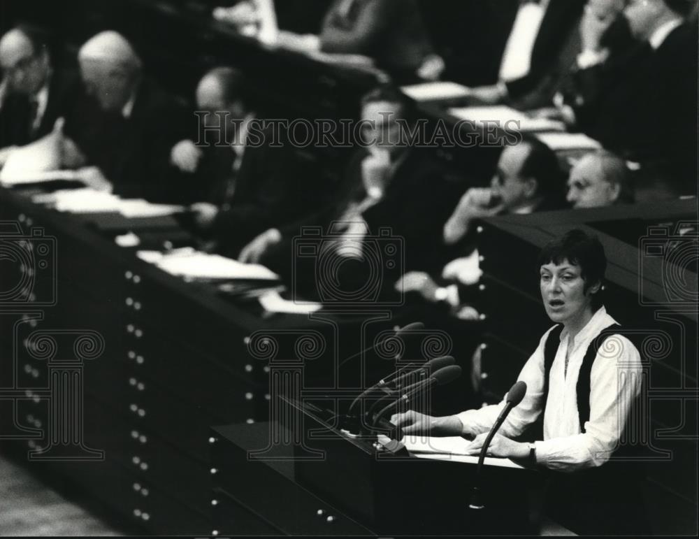 1983 Press Photo Marie-Luise Beck Oberdorf in the Bundestag in Bonn - ora02263 - Historic Images
