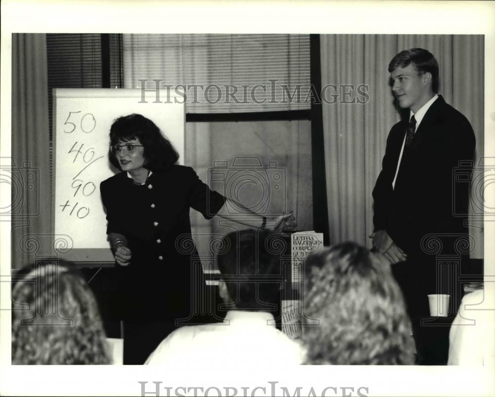 1991 Press Photo Ann Marie Sabath, conducting a Business Etiquette Seminar - Historic Images