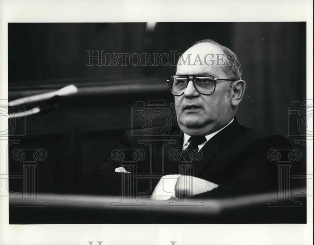 1988 Press Photo Sergeant Richard Leggett on the witness stand - Historic Images