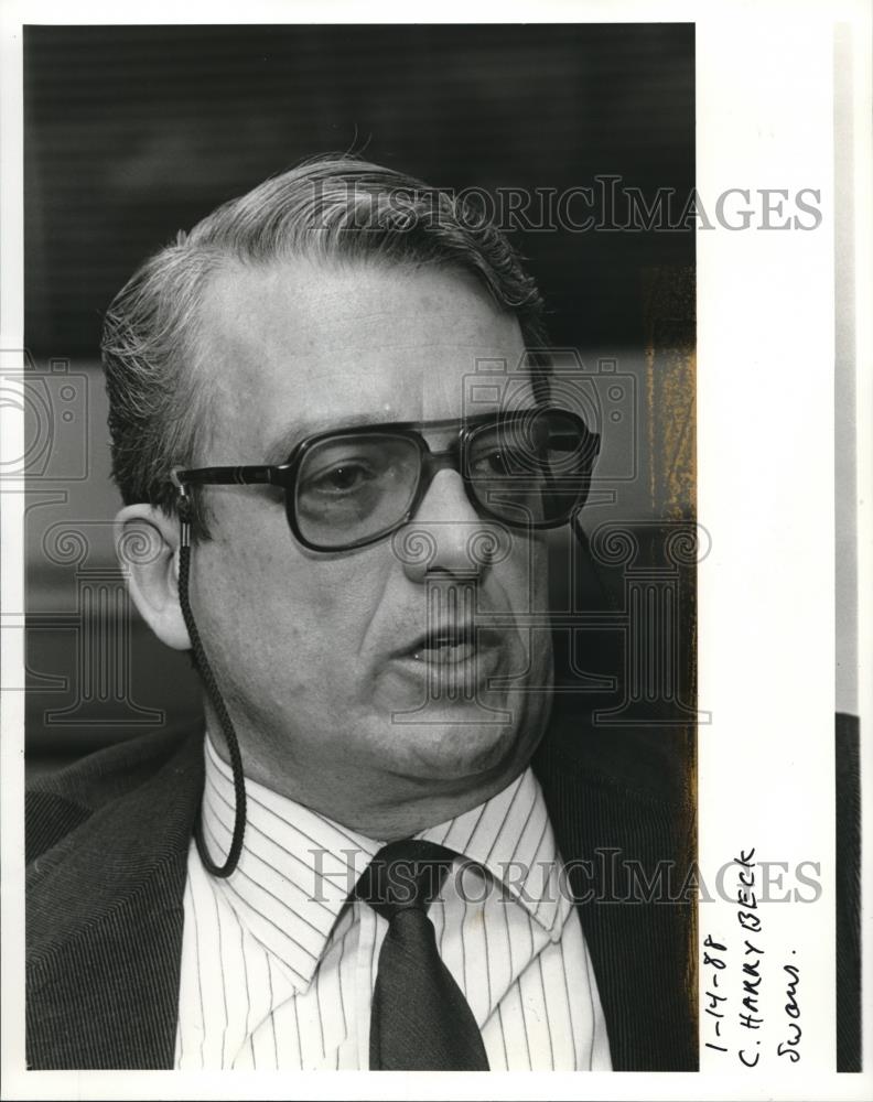 1988 Press Photo Harry Beck in Portland, Oregon - ora02447 - Historic Images