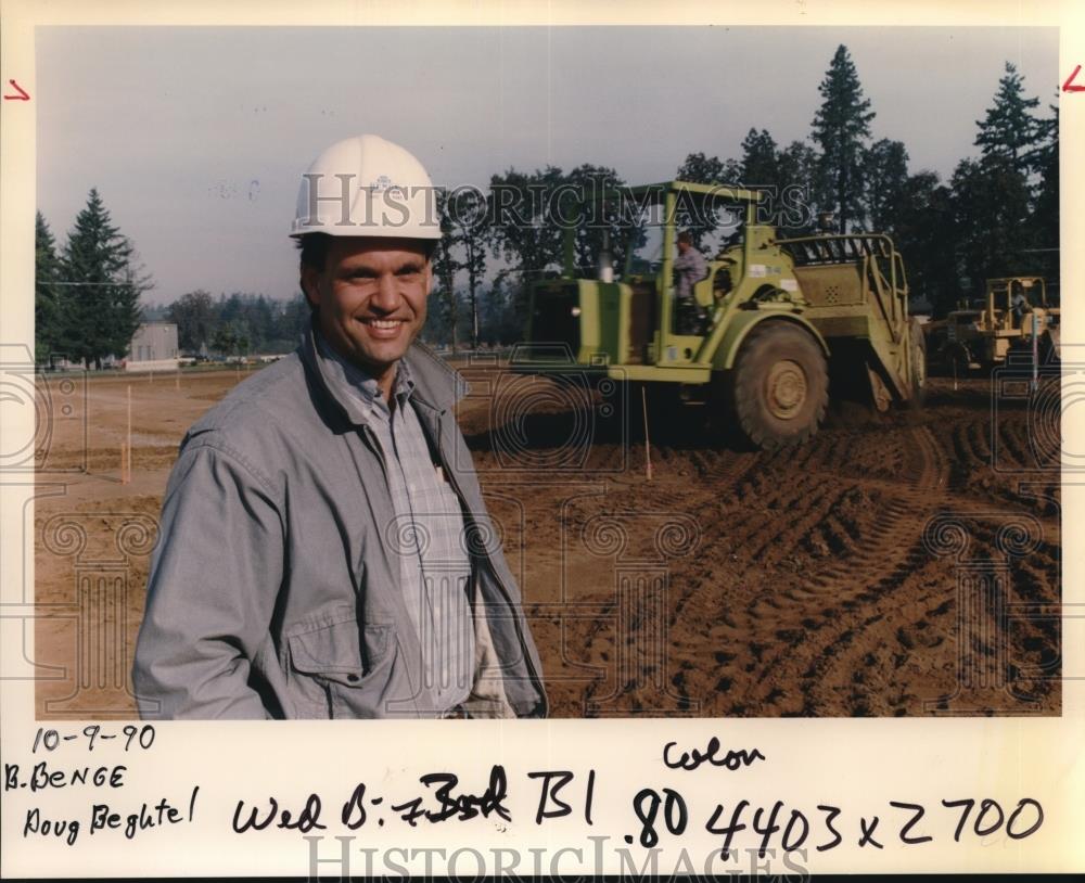 1990 Press Photo Scott Benge of Benge Construction Company Lake Owsego Oregon - Historic Images