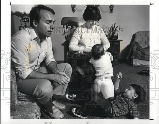 1987 Press Photo Michael A. Ries & Family Pam, Mickey & Meghan - Historic Images