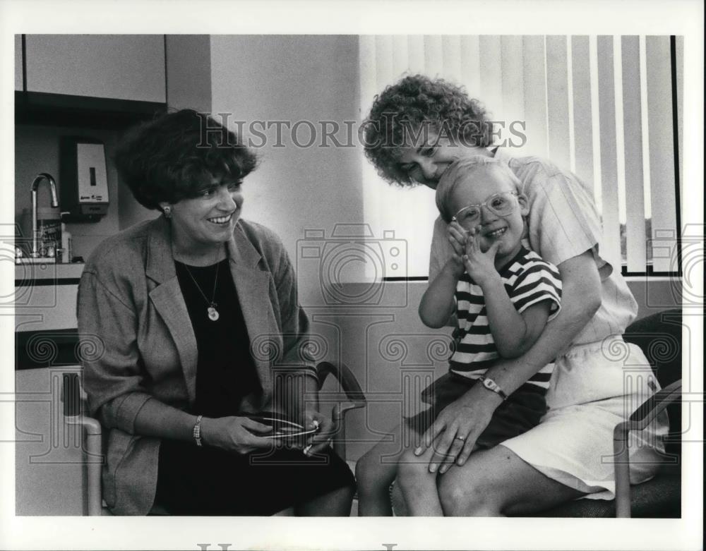 1990 Press Photo Dr.Joanne Mortiner checks Michael Sukalac who has down Syndrone - Historic Images