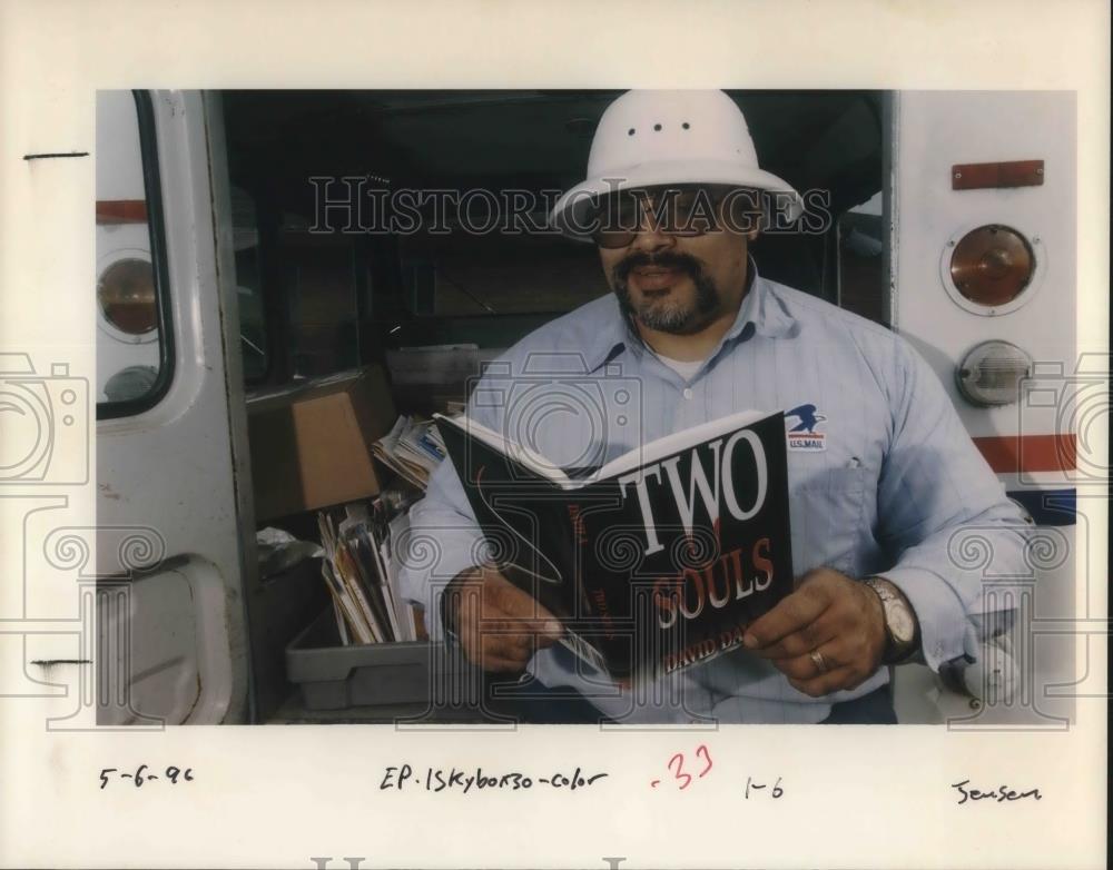1996 Press Photo Postal worker &amp; author David Davilla, ready his book - ora16652 - Historic Images