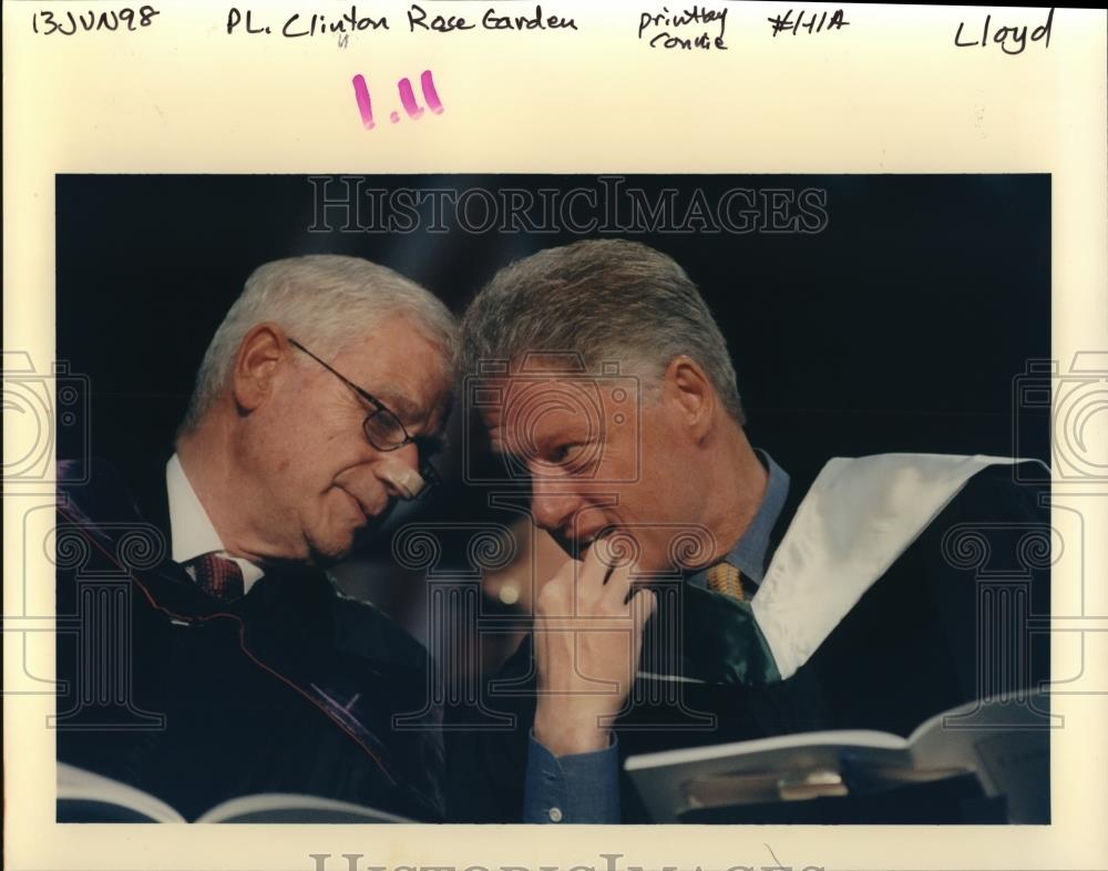 1998 Press Photo Bill Clinton in Oregon - ora10122 - Historic Images