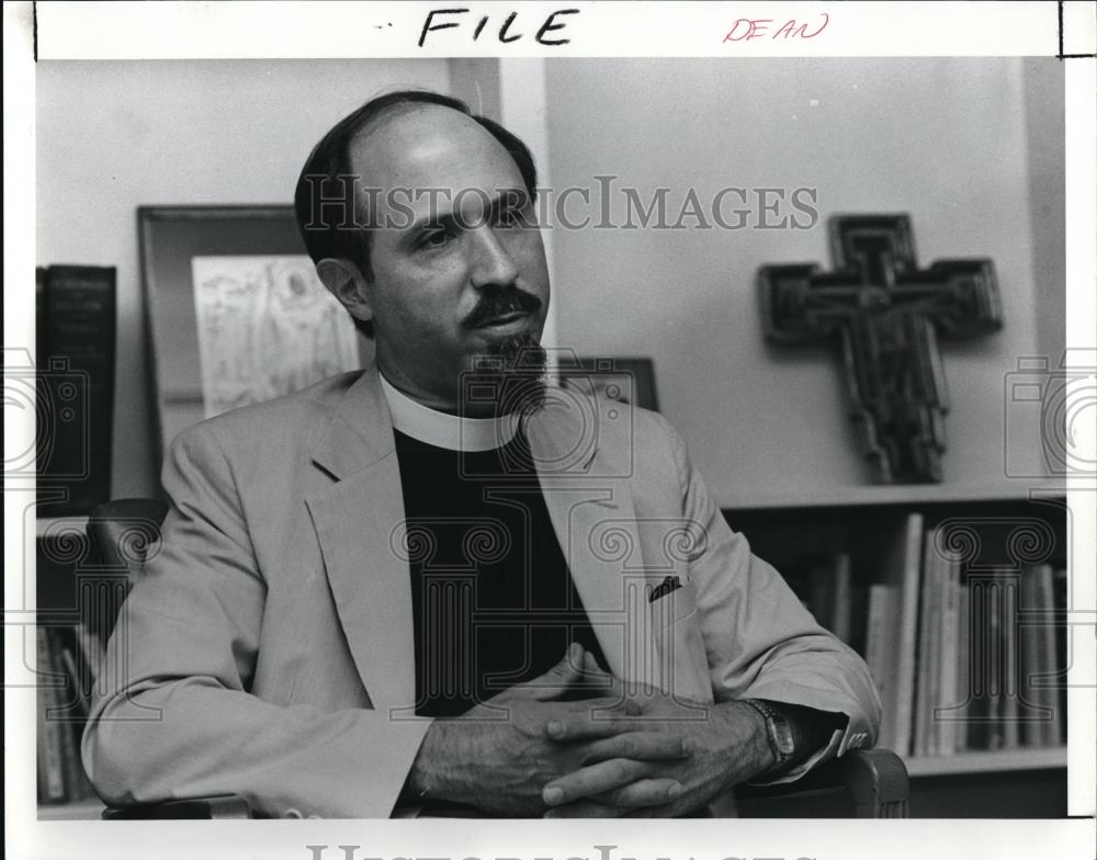 1991 Press Photo Rev. William D. Persell, Trinity Cathedral - 766 - Historic Images