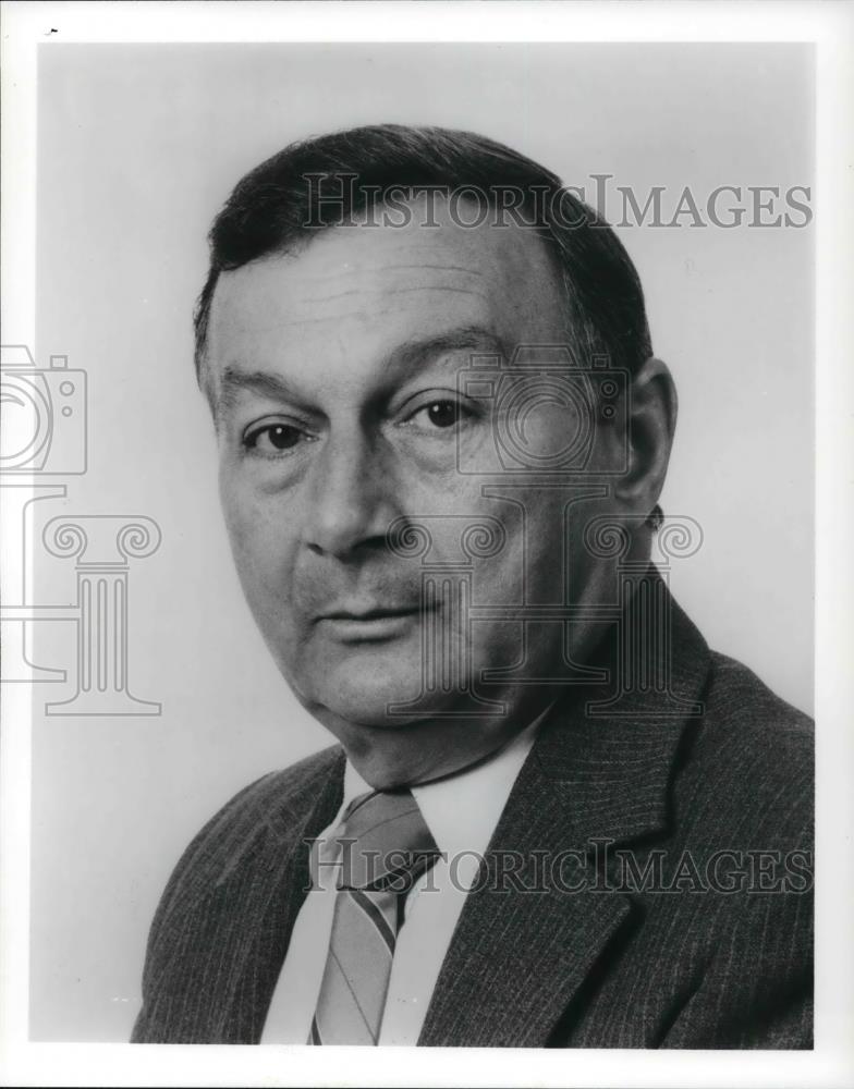 1988 Press Photo Joseph L Kreger Asst. Treasurer of Preformed Line Products - Historic Images