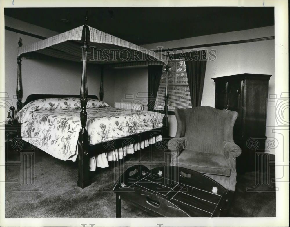 1984 Press Photo Inside one of the best rooms in Columbia George Hotel - Historic Images