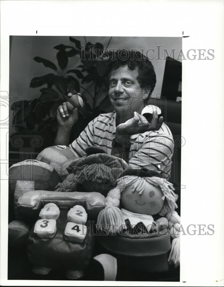 1990 Press Photo John D Osher President of Cap Toys shown with his product - Historic Images