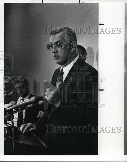 1989 Press Photo Russell W. Maier of LTV Steel - Historic Images