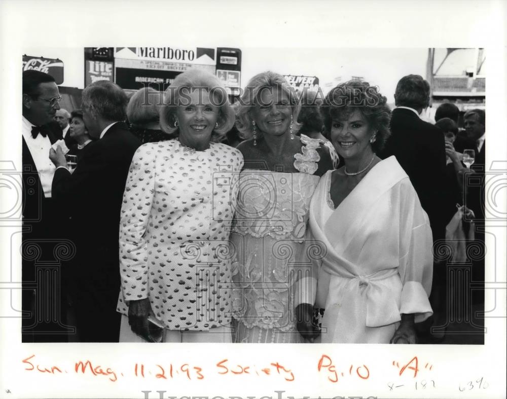 1991 Press Photo Party makers, Pat Modell with Marty Knerly and Helen Marcus - Historic Images