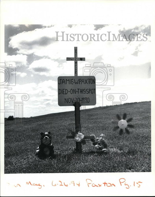1994 Press Photo The memorial at the place of Jamie's death - Historic Images