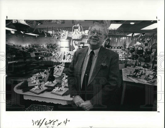 1990 Press Photo Bill Malley of Malley's Candy Factory - Historic Images