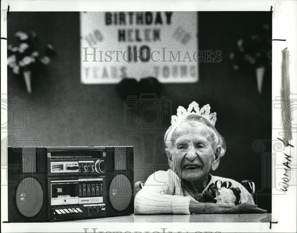 1989 Press Photo Helen Obermayer and the boom box she got for 110th birthday - Historic Images