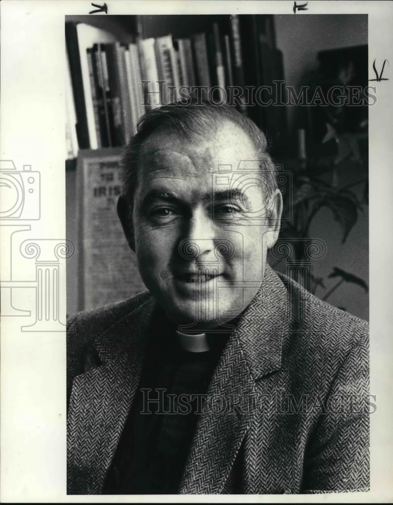 1985 Press Photo Rev Michael Lavelle of John Carrol University - Historic Images