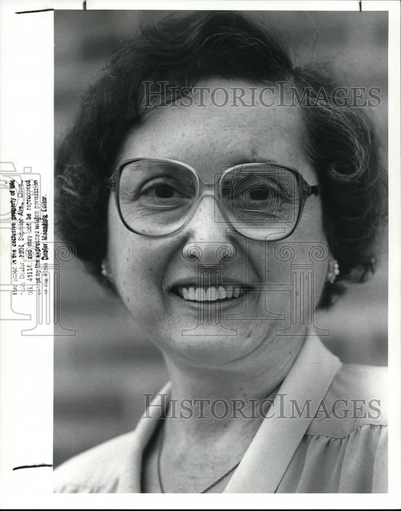 1989 Press Photo Bea Meros, President of Greek Library Committee - Historic Images