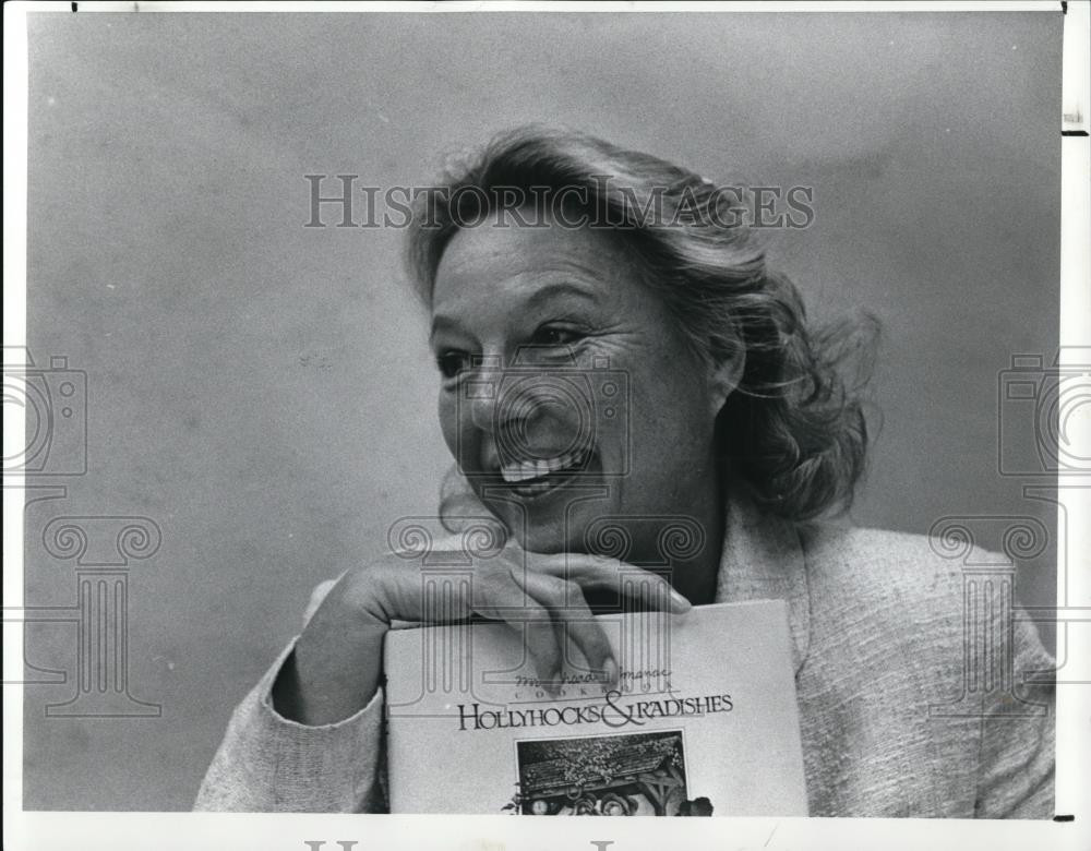 1989 Press Photo Hollyhocks &amp; Radishes author, Bonnie Mickelson - Historic Images
