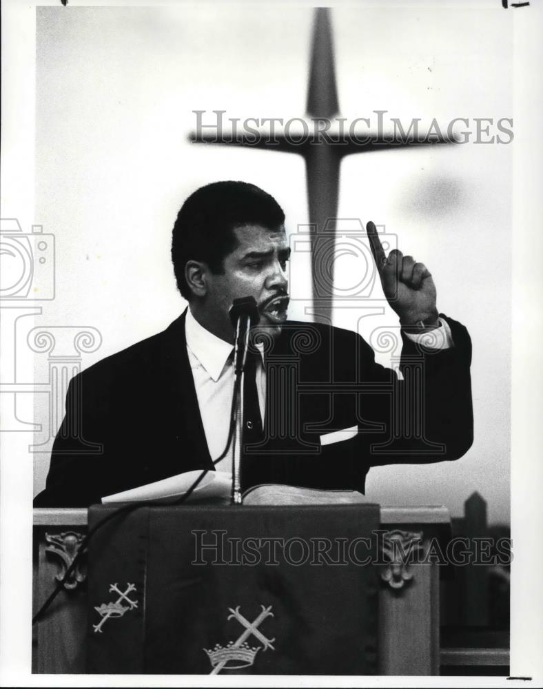1988 Press Photo Reverend Larry Macon of Mount Zion Baptist Church - Historic Images