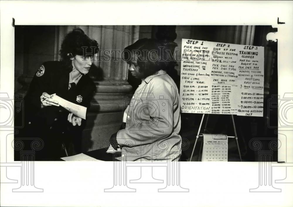 1988 Press Photo Deberra Raines, tells Treania White right about the fire test - Historic Images